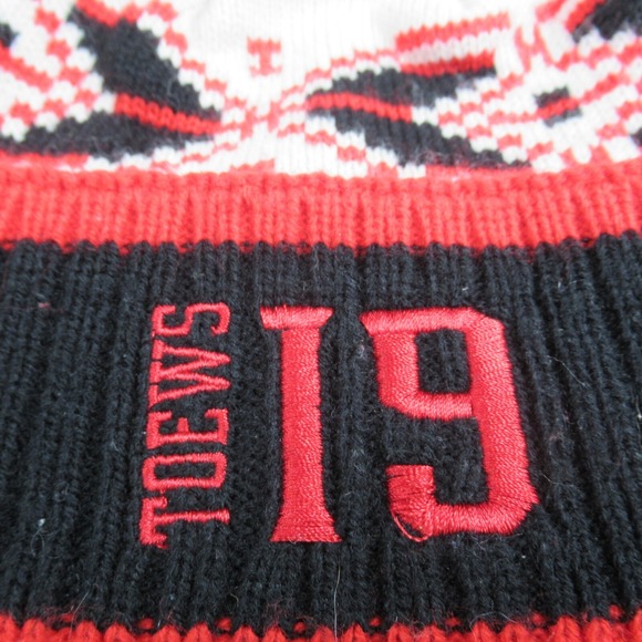 NHL Chicago Blackhawks Jonathan Toews #19 Beanie Winter Hat W/ Pom Multicolored - Picture 2 of 9